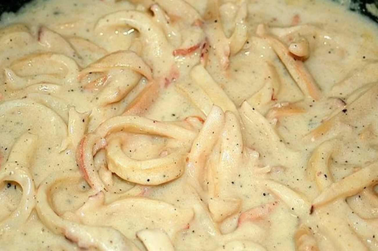 Кальмары в сметане – сочное блюдо из моллюсков. рецепты кальмаров в сметанном соусе с овощами, сыром, грибами, чесноком, томатом